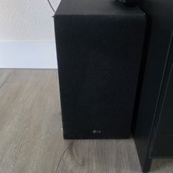 LG 2.1 Channel Wireless Soundbar with Subwoofer - Black