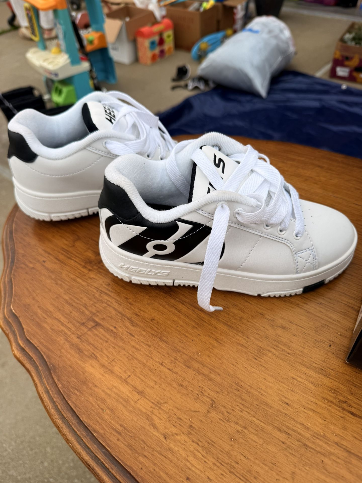 Brand New Youth Heelys