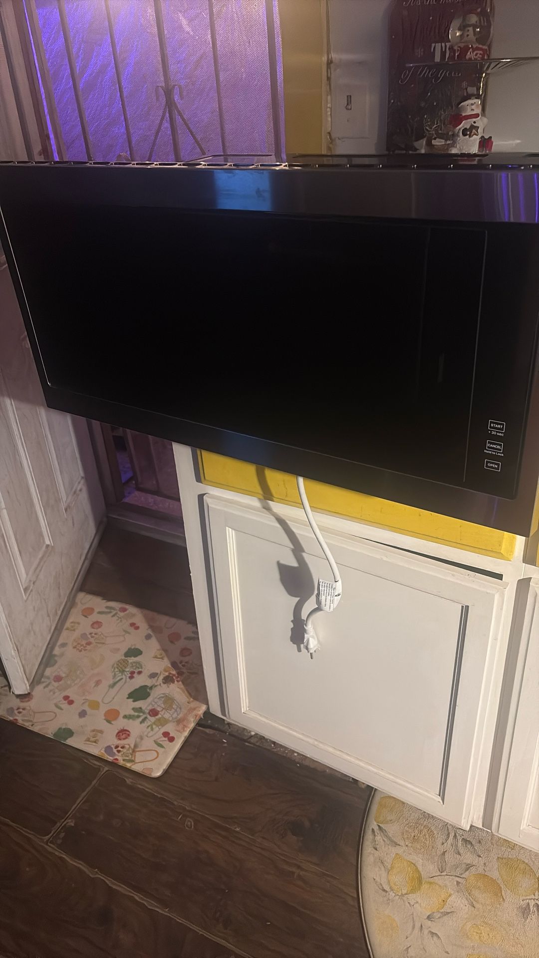 Big New Whirlpool Microwave With Brackets
