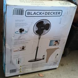Black & Decker Stand Up Fan W/ Remote