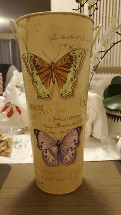 Buttefly flower vase