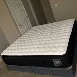 KING STEARNS AND FOSTER LAKERIDGE MATTRESS AND FREE BOX SPRINGS 