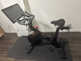 2021 Peloton Bike Gen 2 - Almost 200 Rides - Great Shape - Chicago, IL