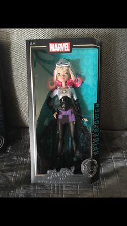 Fan girl Spidey Gwen marvel doll *NEW* toys r us exclusive