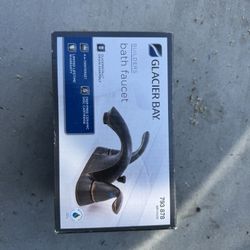 Glacier Bay Fairway 2-Handle High-Arc Bathroom Faucet – Bronze (New)