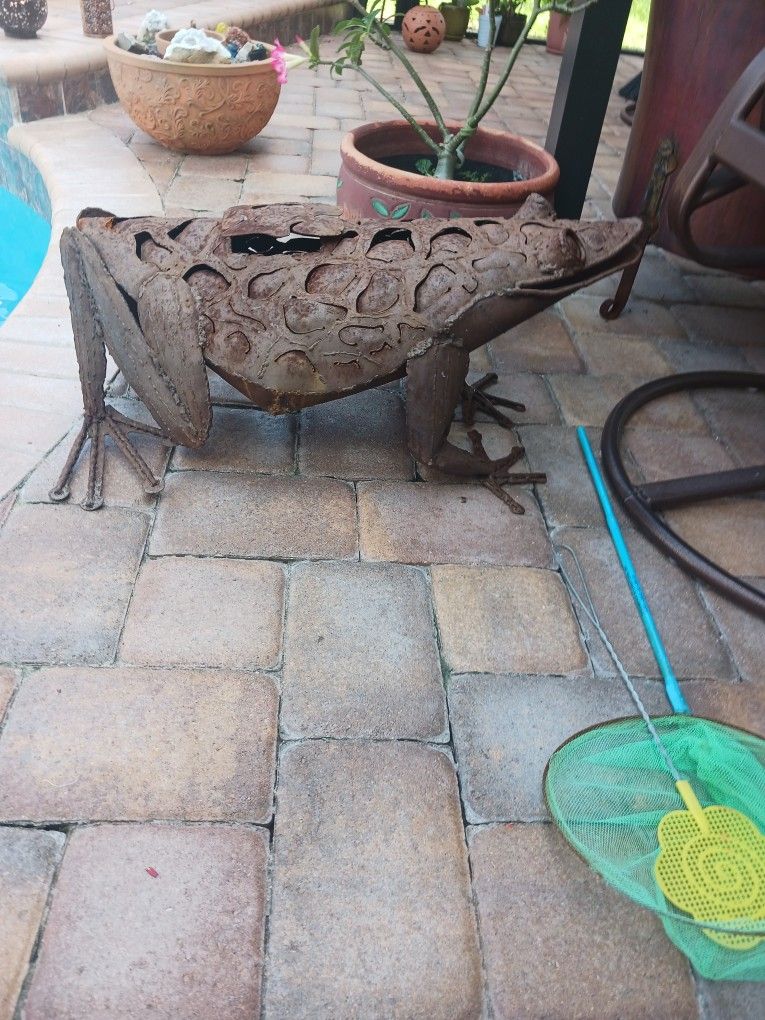 Handmade Decorative Metal Frog