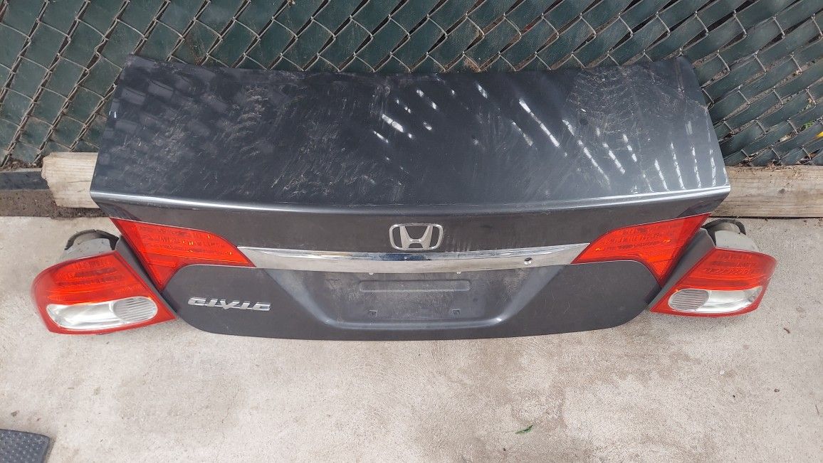 2010 Civic Trunk, Bumper, and Tail Lights