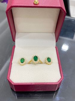 Set Ring And Pendents Emerlds