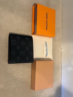 NEW- LV WALL-ET MENS