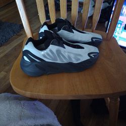 Yeezy Boost 700 Size 9 Mens