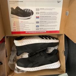 Athletic Work Shoe women  7.5 M