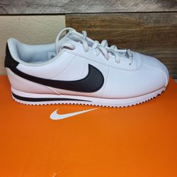 *NEW* Nike Cortez Basic SL White Black Shoes 904764-102 Size 6.5Y Women's 8