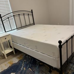 Selling a FULL-SIZE metal headboard & footboard bed frame set along with a FULL-SIZE memory foam mattress and box spring. The bed frame is sturdy and 