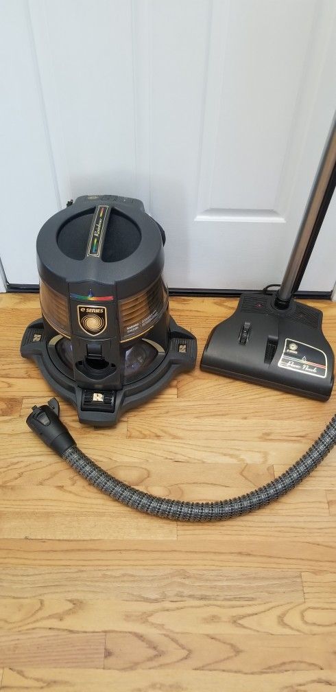 NEW COND  RAINBOW E SERIES VACUUM  , AMAZING POWER SUCTION    ,WORKS EXCELLENT   , IN THE BOX 