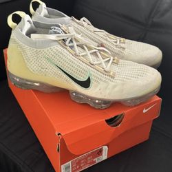 🔥 Nike Air VaporMax 2021 Flyknit “Mismatched Swoosh” - Men’s Size 10 🔥
