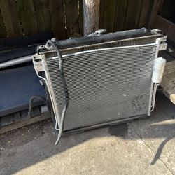 2005-2010 Nissan Xterra Radiator COMPLETE ASSEMBLY OEM