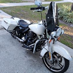 2016 Harley Davidson Road King FLHP