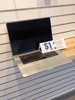 Apple - MacBook Pro (15-inch, 2018, A1990) Core i7 - 16GB Memory - AMD Radeon Pro 555X - 256GB SSD Good Silver