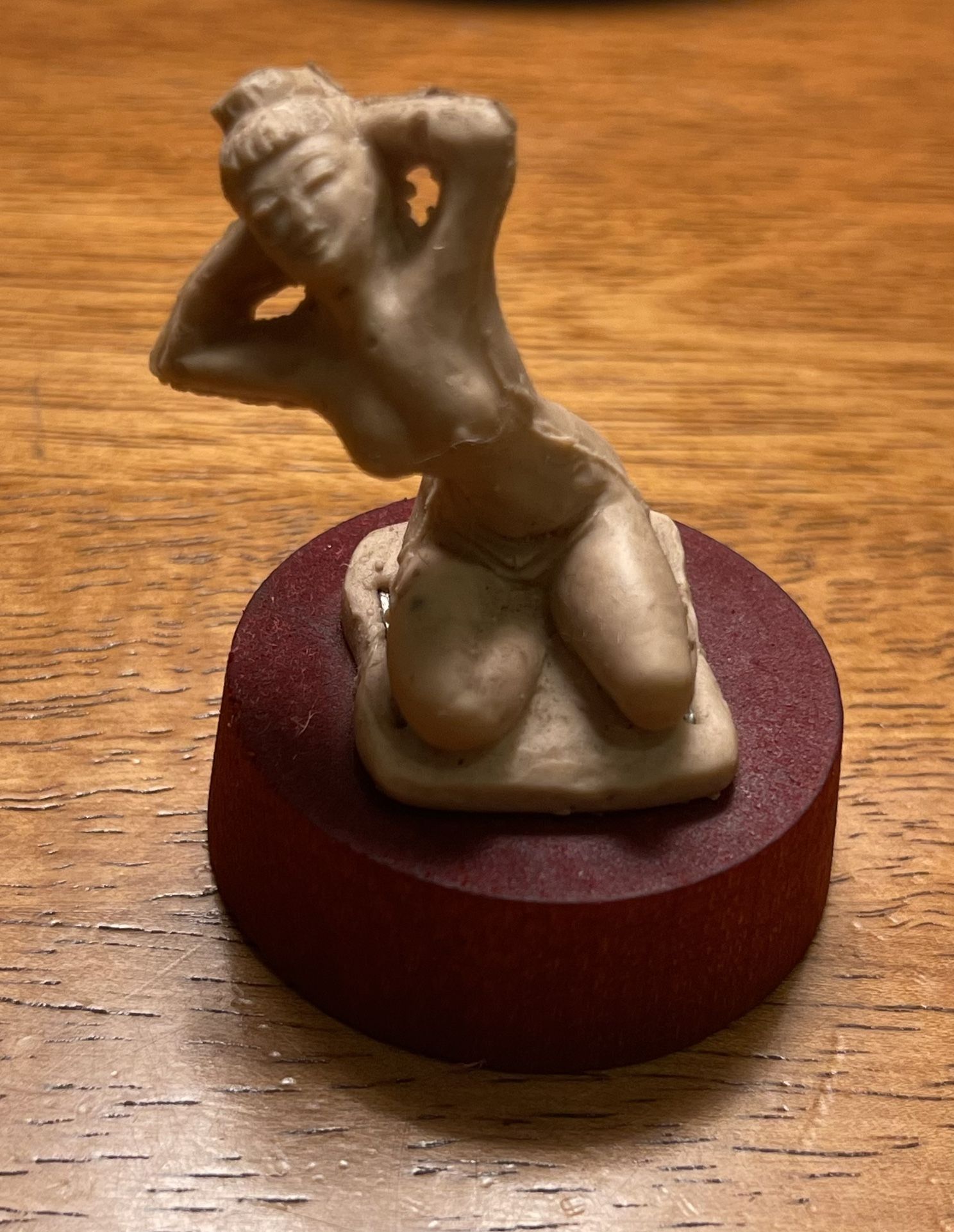 VINTAGE RISQUE 1940'S DANCING GIRL WOMAN NOVELTY WIND UP TOY