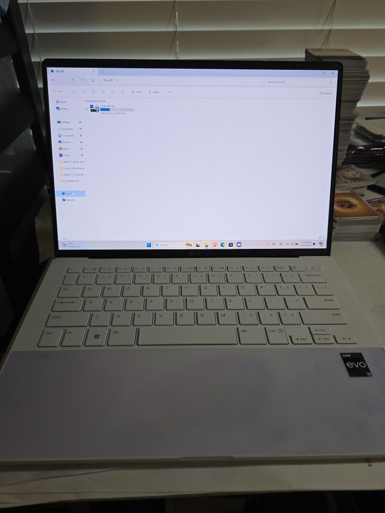 LG gram Style 14” OLED Laptop, Intel 13th Gen Core i7 Evo Platform, Windows 11 Home, 16GB RAM, 512GB SSD, Dynamic White