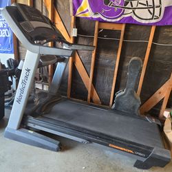 Nordoctrack commercial 1750 treadmill