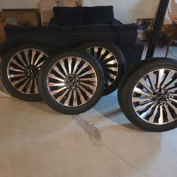 Lincoln Navigator 22" OEM Wheels + Continental Tires 285/45R22 — Like New — 85% Tread