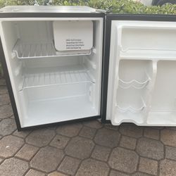 Whirlpool Small Mini Fridge 