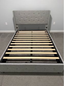 Modern Upholstered Bed Frame – Light Gray 🛏️✨