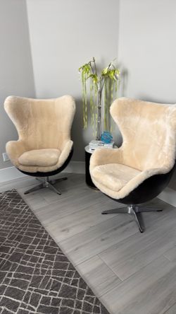 Restoration hardware set of chairs