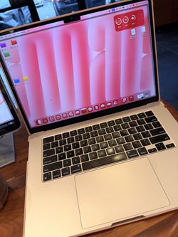 MacBook 15 Inch M2