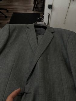 Men's Gray Plaid Suit  46reg