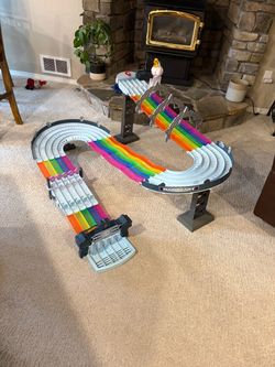 Hot Wheels Mario Kart Rainbow Road Raceway