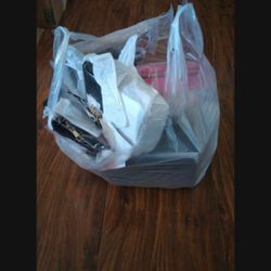 LOT OF 5 NEW HANDBAGS MICHAEL KORS, GUESS , DKNY