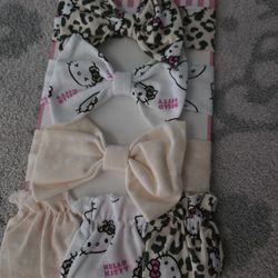 Hello Kitty Bow And Baby Set