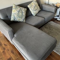 🛋️ Stylish Gray Sectional Sofa with Chaise – Excellent Condition