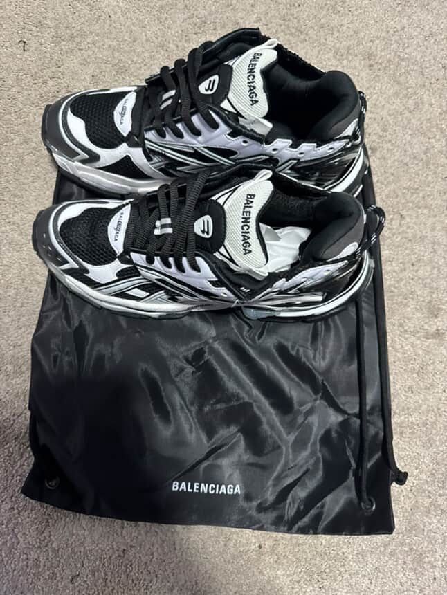 balenciaga runners 43