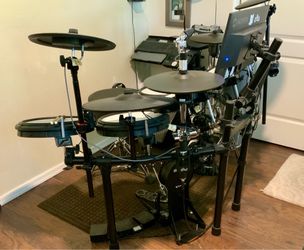 Roland electric drum kit, lots of extras added!