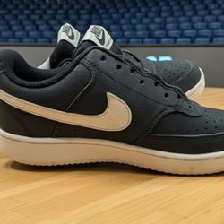 Nike Tennis Shoes 8 And 1/2