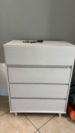 2 muebles de cajones grandes/ free