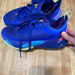 Nike Air Jordan Luka 1 basketball shoes Youth Size 6