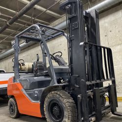 2019 PNEUMATIC TOYOTA M8 forklift for sale 