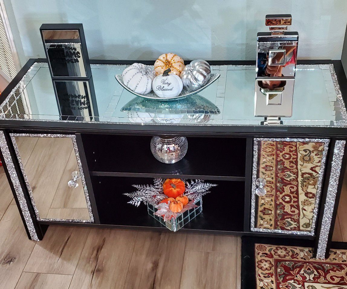 Mirrored cabinet console entry table