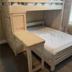 Beautiful Full/Twin Size Bunk Bed With Mattresses 