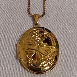 LOCKET PENDANT NECKLACE 