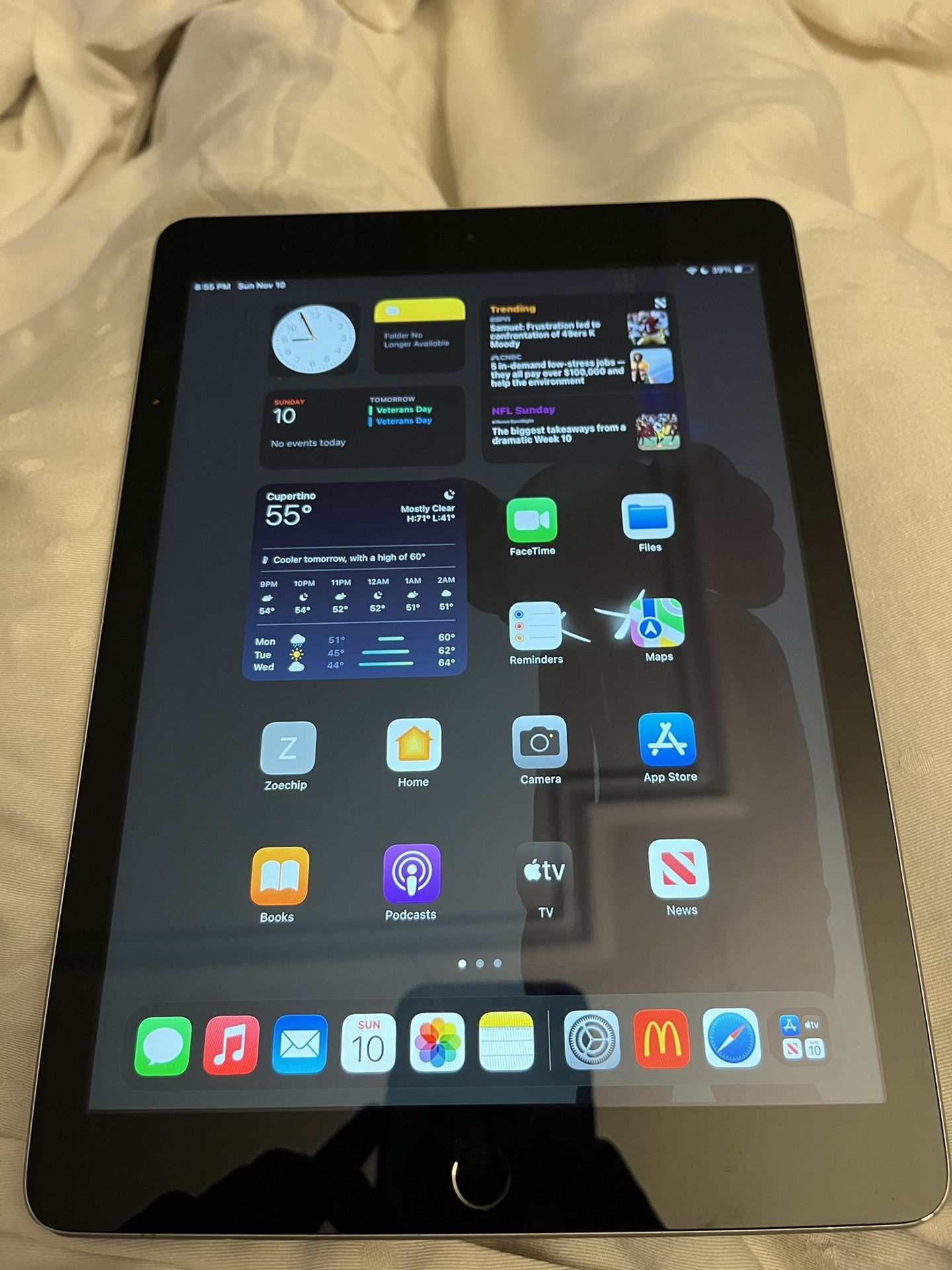 iPad 5th Gen Cheap $100. Works Perfectly!!