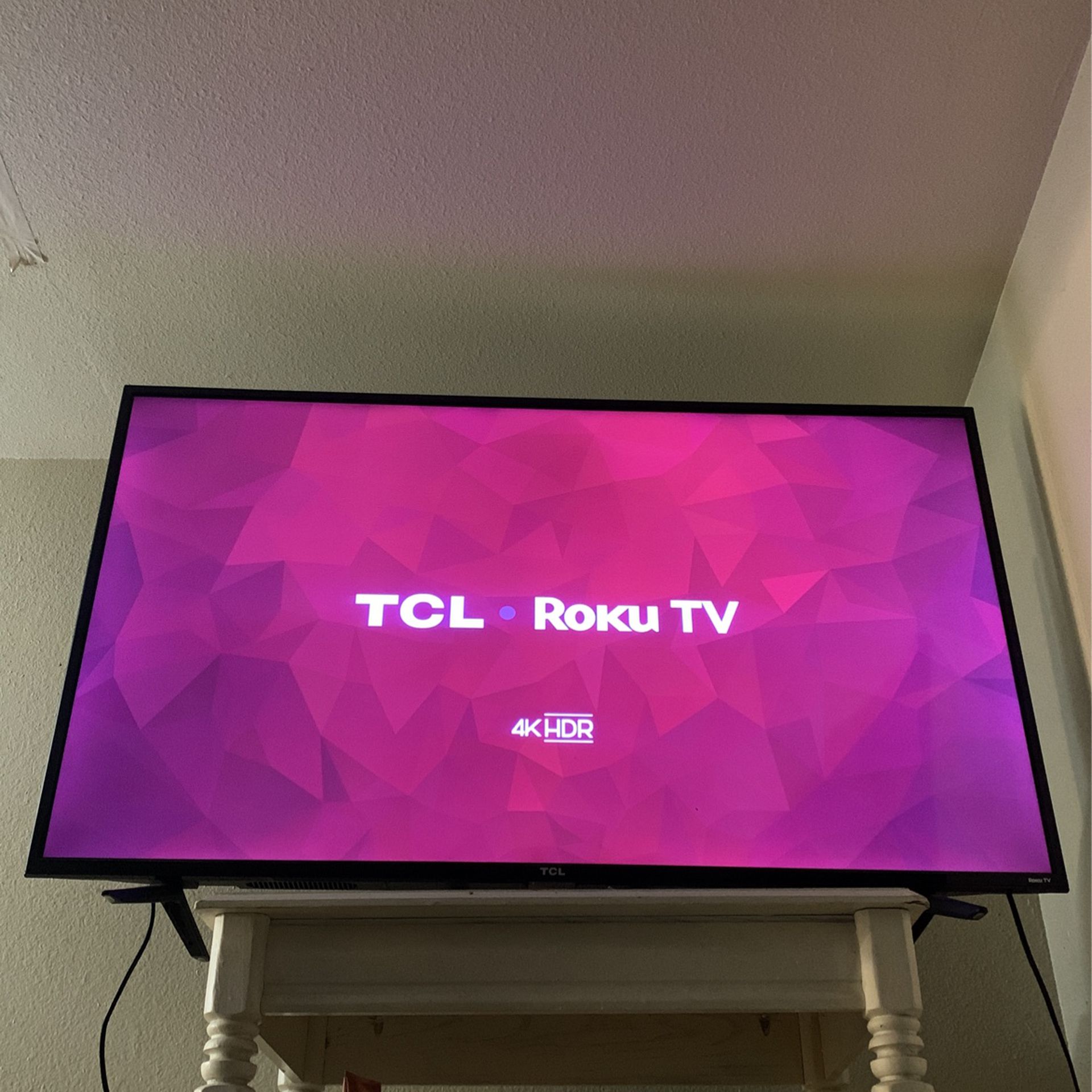 TCL  PLUS Roku Smart Tv  56 Inc