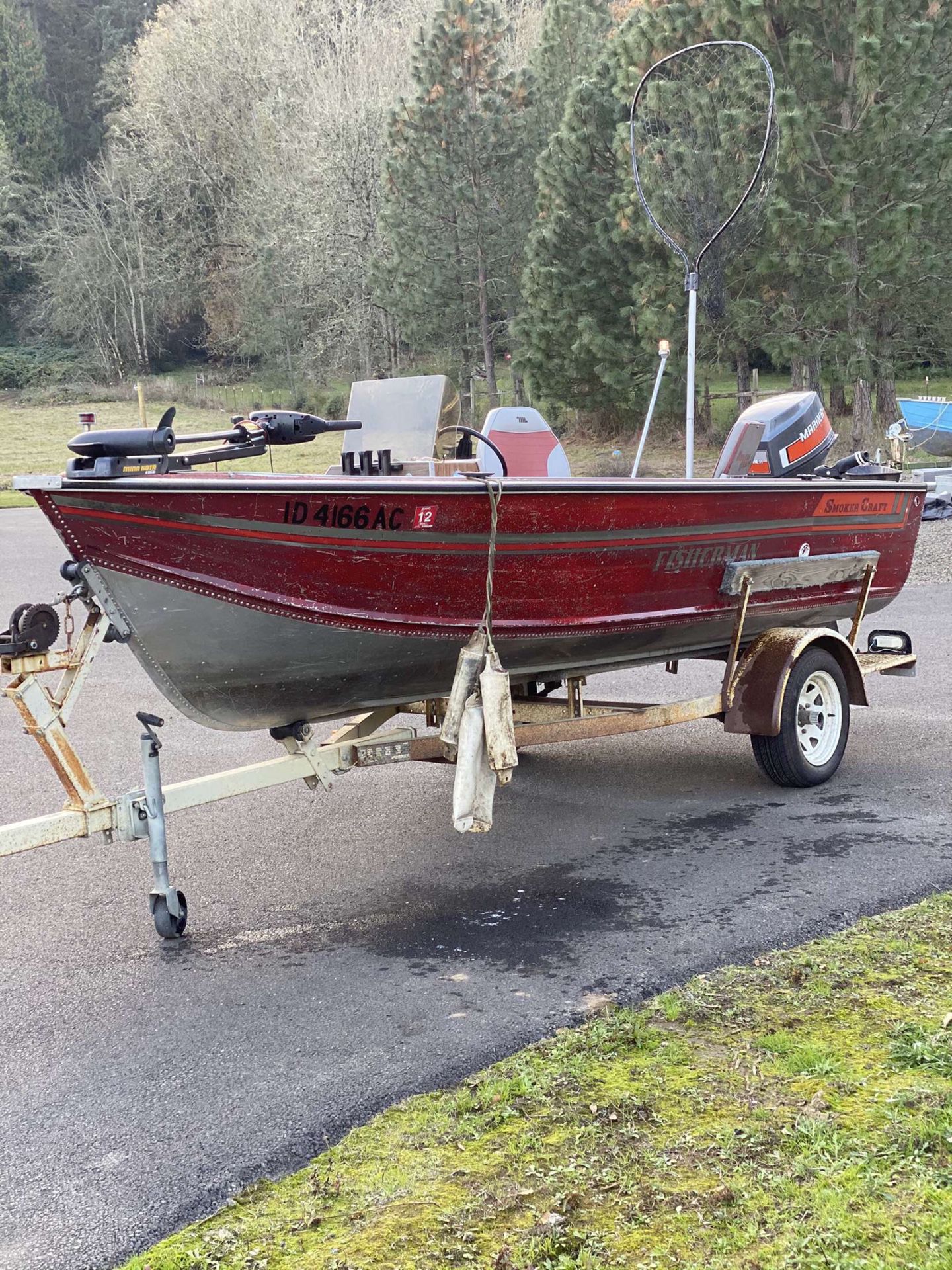 16’ SmokerCraft Aluminum Fishing Boat
