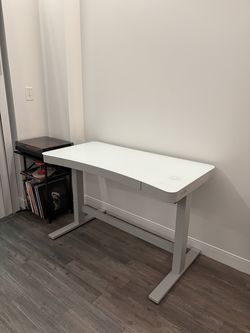 Tresanti Adjustable Sit-Stand Desk – Like New