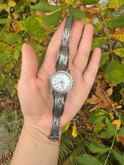 Please note: the watch currently does not run — it needs a new battery to keep time. The movement has not been tested beyond this; sold as-is on that 