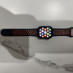 Apple Watch  Series 7 w/ 2 Bands (Sport + Gold) – Great Condition